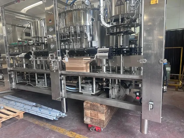 Monobloco Alfatek Filling Monoblock Alfate Usada — linha de engarrafamento usada para Filling Monoblocks