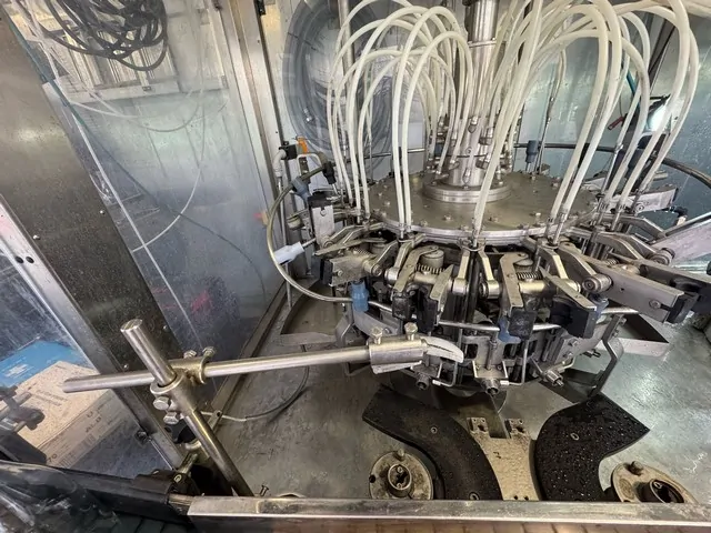 Monobloco Bertolaso Filling Monoblock Bertol Usada — linha de engarrafamento usada para Filling Monoblocks