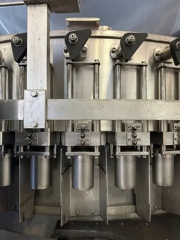 Used filling monoblock Bertolaso isobaric 48.8 photo 2