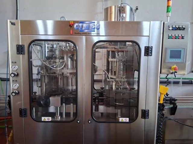 Monobloco Cimec Filling Monoblock Cimec Usada — linha de engarrafamento usada para Filling Monoblocks