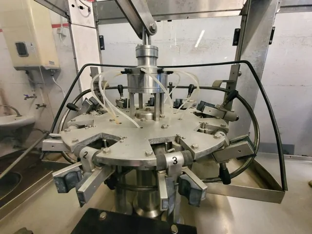 Monobloco Clifom filling monoblock Clifom Usada — linha de engarrafamento usada para Filling Monoblocks