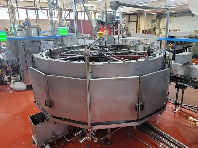 Used filling monoblock Cortellazzi 70.10 isobaric — used filling monoblocks