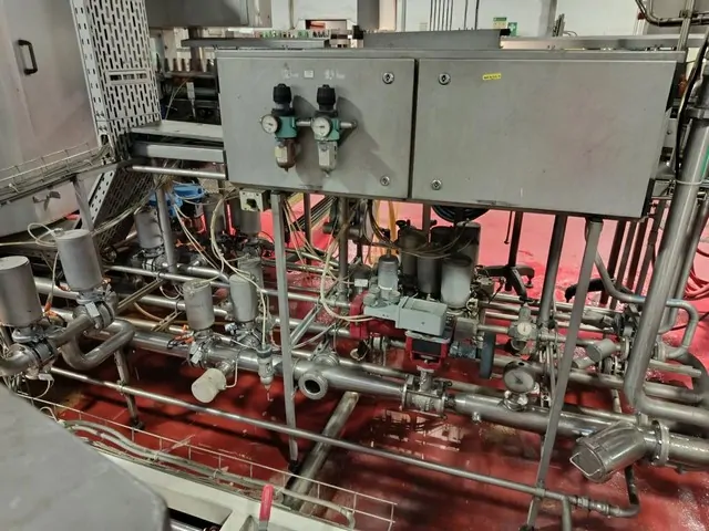 Monobloco Krones Filling Monoblock Krones Usada — linha de engarrafamento usada para Filling Monoblocks