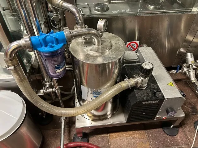 Used Filling Monoblock MBF 20.25.4.3 — used filling monoblocks