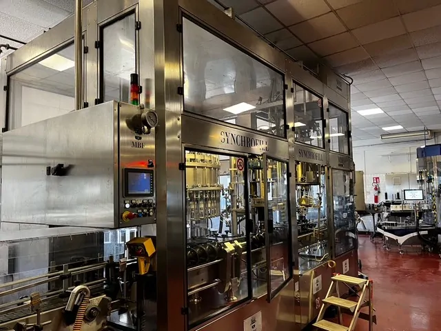 Monobloco MBF Filling Monoblock MBF 36 Usada — linha de engarrafamento usada para Filling Monoblocks