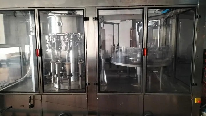 Monobloco Bertolaso Filling Triblock Bertola Usada — linha de engarrafamento usada para Filling Monoblocks