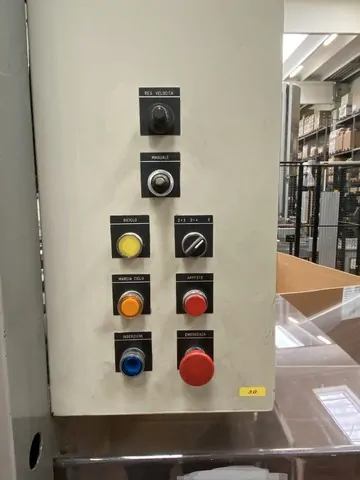 Inseridor de Colmeias Bortolin Kemo Hives Inserter Bortolin- Usada — linha de engarrafamento usada para Hive Inserters