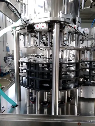 Used Isobaric Filling Monoblock Comac 6.6.1.C — used filling monoblocks