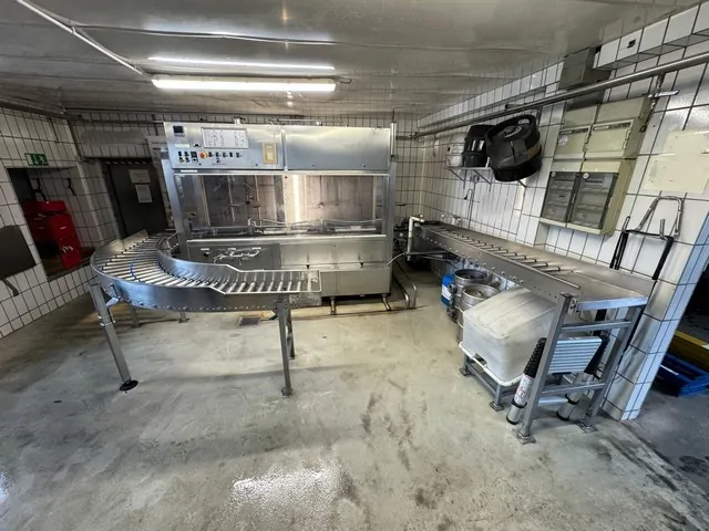 Enchedora Alfred Gruber Anlage Kegs Filler Alfred Grube Usada — linha de engarrafamento usada para Fillers