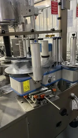 Rotuladora BRB labeller BRB adhesive 2. Usada — linha de engarrafamento usada para Labellers