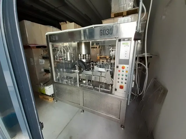 Rotuladora GAI labeller Capsuler GAI 60 Usada — linha de engarrafamento usada para Labellers