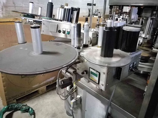 Used labeller Cavagnino&Gatti 16t.4s.4e adhesive photo 2