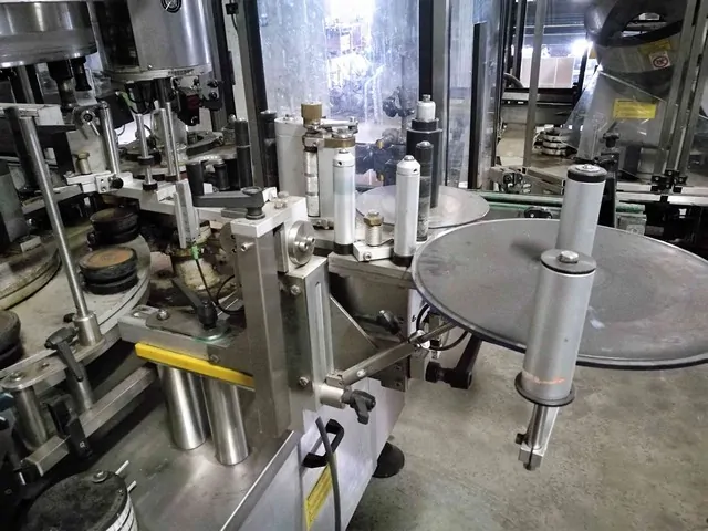 Used labeller Cavagnino&Gatti 16t.4s.4e adhesive photo 3