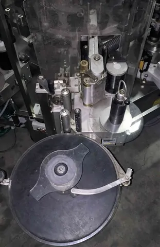 Used labeller Cavagnino&Gatti 16t.4s.4e adhesive photo 5
