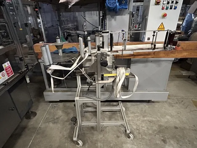 Rotuladora Cavagnino & Gatti labeller Cavagnino&Gatti Usada — linha de engarrafamento usada para Labellers