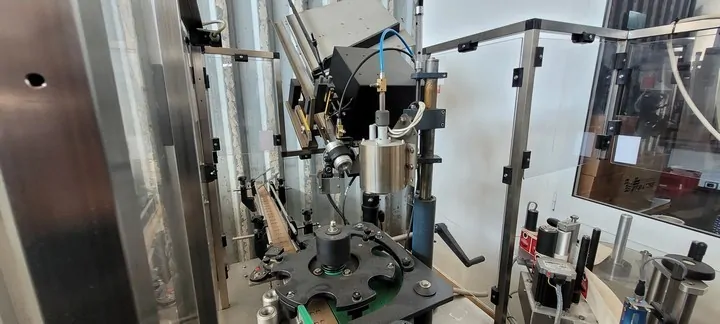 Rotuladora Cavagnino & Gatti labeller Cavagnino&Gatti Usada — linha de engarrafamento usada para Labellers