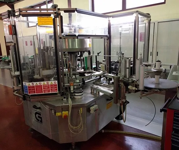 Rotuladora Cavagnino & Gatti labeller Cavagnino&Gatti Usada — linha de engarrafamento usada para Labellers