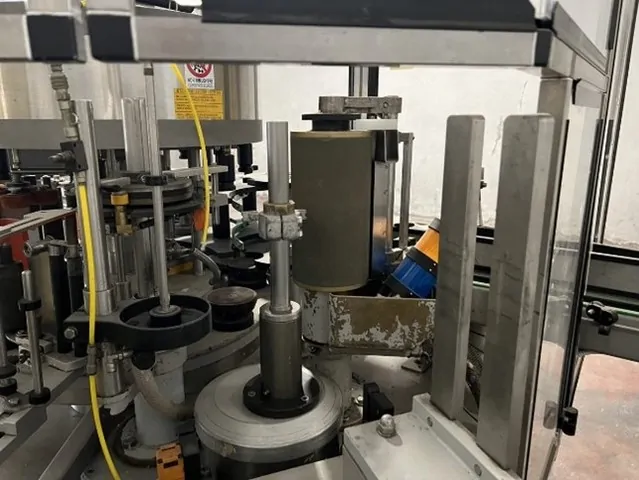 Rotuladora Cavagnino & Gatti labeller Cavagnino&Gatti Usada — linha de engarrafamento usada para Labellers