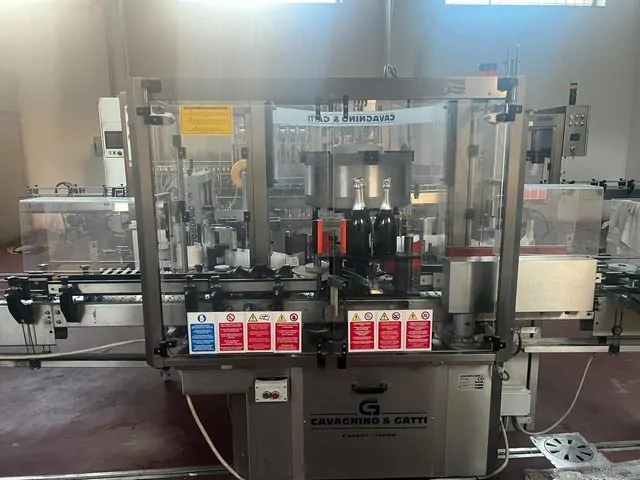 Rotuladora Cavagnino & Gatti Labeller Cavagnino&Gatti Usada — linha de engarrafamento usada para Labellers