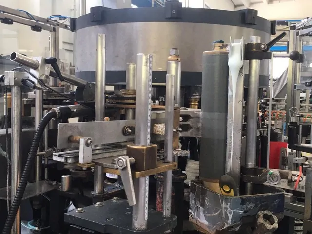 Rotuladora Cavagnino & Gatti labeller Cavagnino&Gatti Usada — linha de engarrafamento usada para Labellers