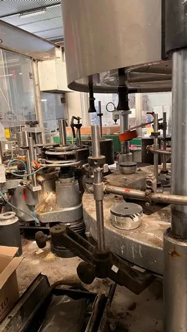 Rotuladora Kosme labeller Kosme 4.000 bph Usada — linha de engarrafamento usada para Labellers