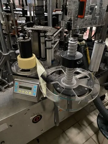 Rotuladora Kosme labeller Kosme Extra Fix Usada — linha de engarrafamento usada para Labellers