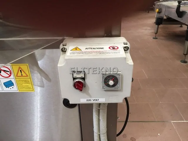 Used labeller Newtec adhesive 6.000 bph photo 2