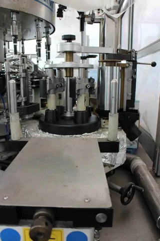 Rotuladora P.E. labeller P.E. 16T.5S.6E- Usada — linha de engarrafamento usada para Labellers