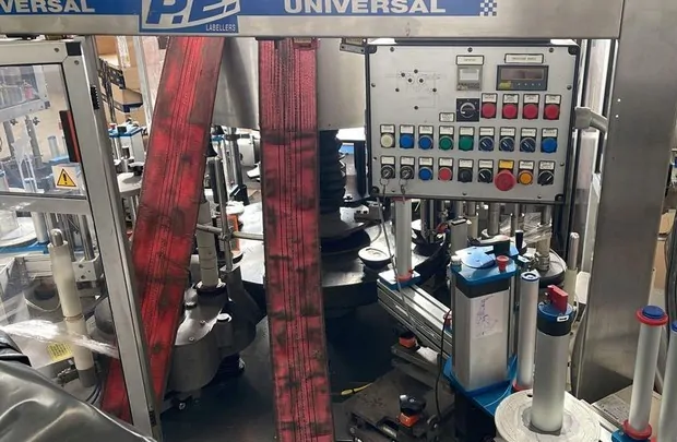 Rotuladora P.E. labeller P.E. 4.500 bph Usada — linha de engarrafamento usada para Labellers