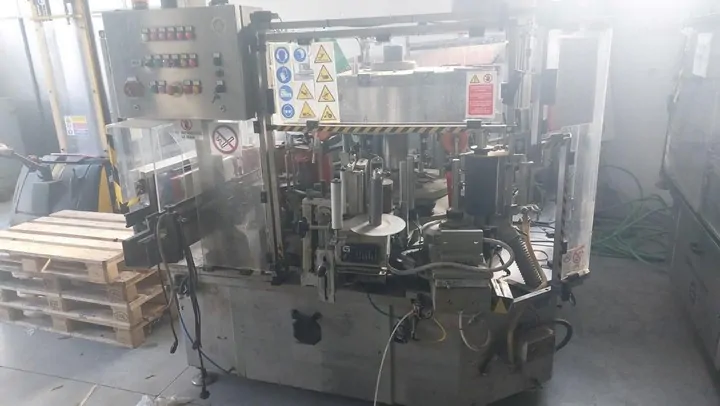 Rotuladora P.E. labeller P.E. 7.000 bph Usada — linha de engarrafamento usada para Labellers