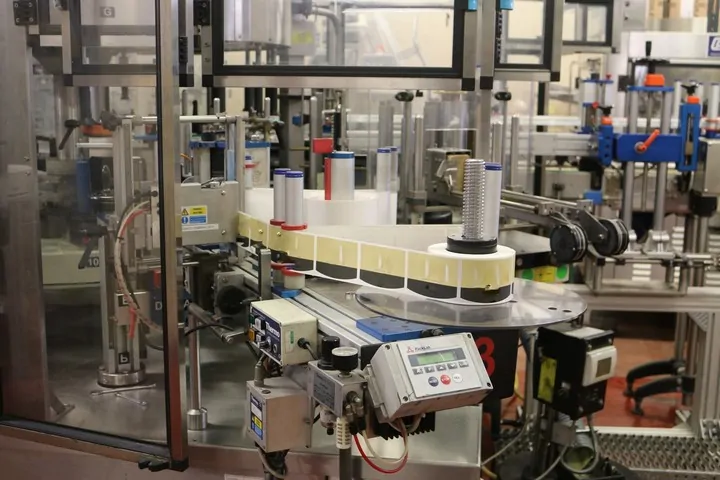 Rotuladora P.E. labeller P.E. adhesive 1 Usada — linha de engarrafamento usada para Labellers