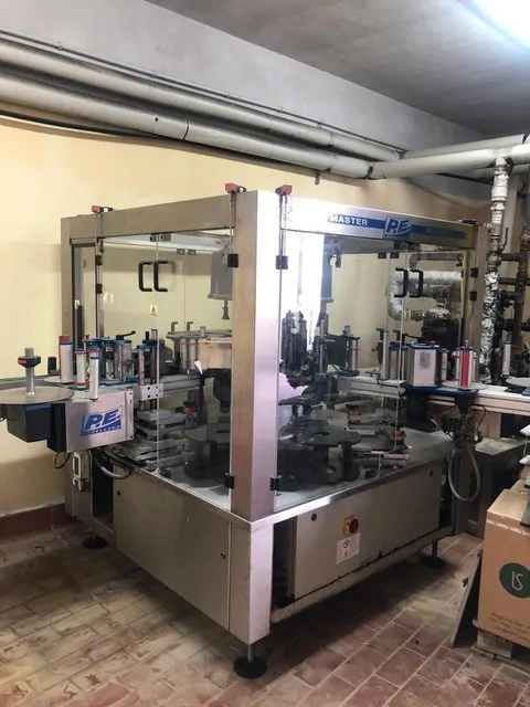 Used labeller P.E. Master m 6.000 bph — used labellers