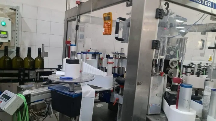 Used labeller P.E. master m/e 3.500 bph — used labellers