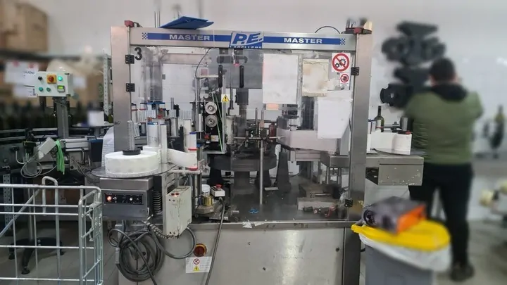 Used labeller P.E. master m/e 3.500 bph photo 3