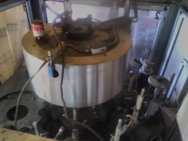 Rotuladora P.E. labeller P.E. Universal Usada — linha de engarrafamento usada para Labellers