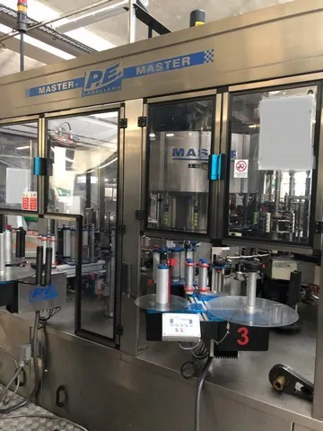 Rotuladora P.E. labeller P.E. universal Usada — linha de engarrafamento usada para Labellers