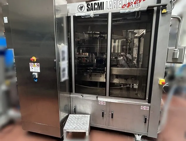 Used labeller Sacmi labelling opera 12.000 bph — used labellers