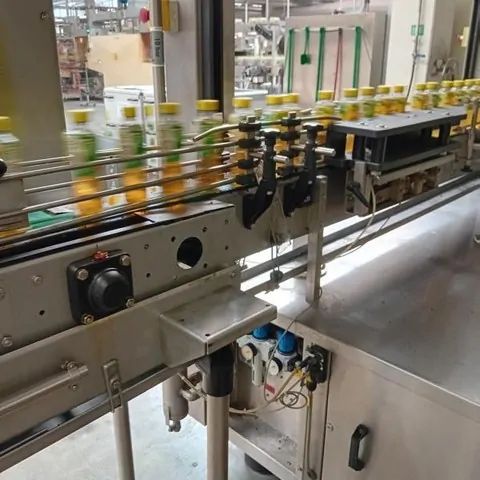 Rotuladora Sacmi labeller Sacmi Opera 400 Usada — linha de engarrafamento usada para Labellers