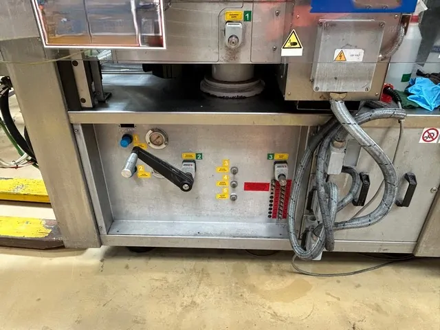 Used labeller Sacmi Roll-Fed Opera 20.000 bph photo 5