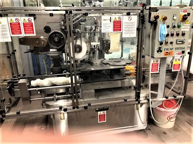 Rotuladora Eticap System Labeller Sealer Eticap S Usada — linha de engarrafamento usada para Labellers