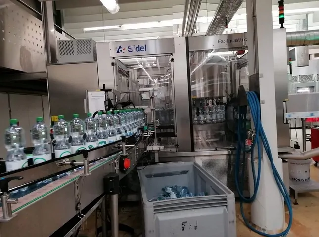 Rotuladora Sidel labeller Sidel PET 36.00 Usada — linha de engarrafamento usada para Labellers