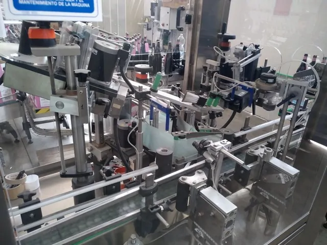 Rotuladora STS labeller STS S4/L 1.200 Usada — linha de engarrafamento usada para Labellers