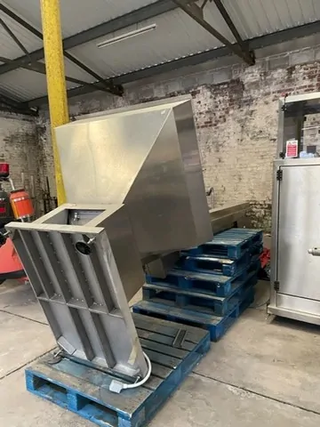 Wirehooder Bertolaso monoblock capper | wireh Usada — linha de engarrafamento usada para Wirehooders