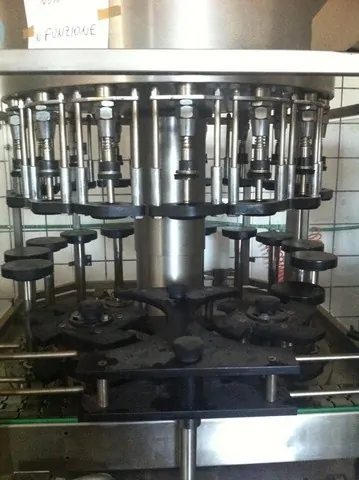 Enchedora Rcm oil filler Rcm 16 valves Usada — linha de engarrafamento usada para Fillers