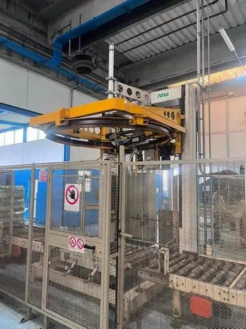 Envolvedor de Paletes Tosa Pallet Wrapper Tosa Usada — linha de engarrafamento usada para Pallet Wrappers