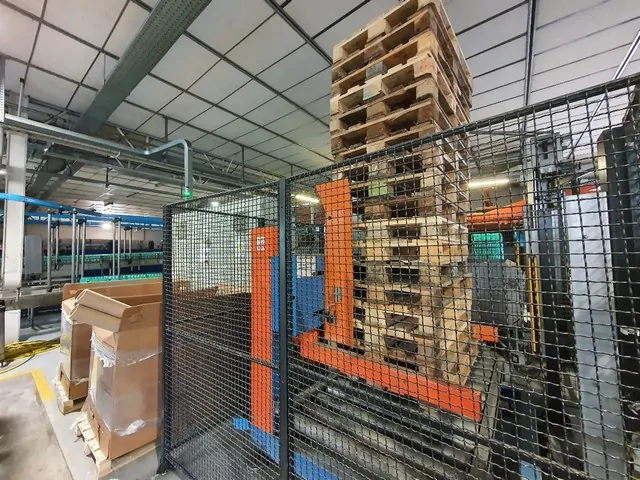 Paletizador Levati Palletizer Levati PET Usada — linha de engarrafamento usada para Palletizers