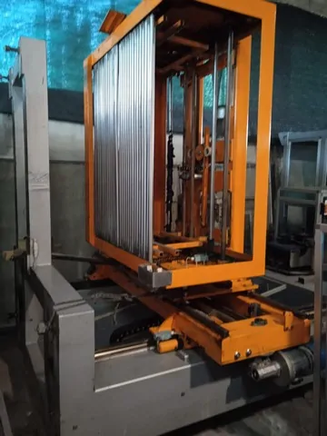 Paletizador Mondo & Scaglione Palletizer Mondo&Scaglio Usada — linha de engarrafamento usada para Palletizers