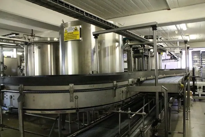 Linha de Engarrafamento Simonazzi PET Complete Bottling Li Usada — linha de engarrafamento usada para Bottling Lines