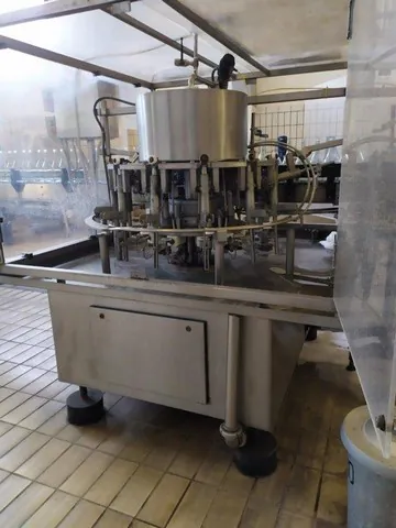 Enxaguadora Melegari rinser Melegari 3.000 bp Usada — linha de engarrafamento usada para Rinsers