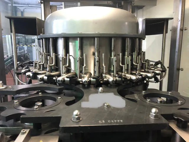 Enxaguadora Perrier rinser Perrier 6.000 bph Usada — linha de engarrafamento usada para Rinsers